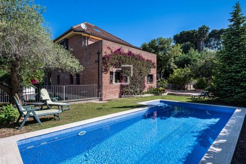Huvila vuokrattavana Sant Cugat Del Valles, Barcelona, Espanja, 5 makuuhuonetta, 593 m2 No. 192869 - kuva 2