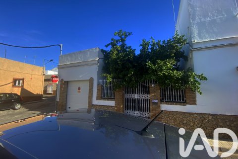 Casa adosada en venta en Chiclana de la Frontera, Cádiz, España 6 dormitorios, 227 m2 No. 173286 - foto 2