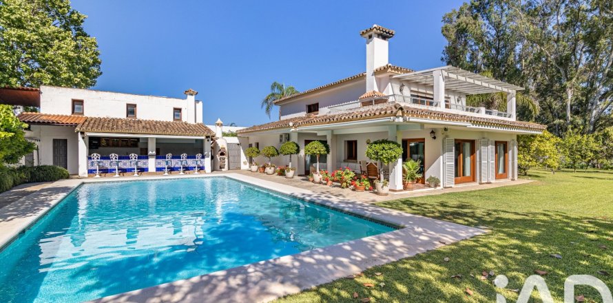 Hus i Estepona, Malaga, Spanien 5 sovrum, 600 kvm. Nr. 173068