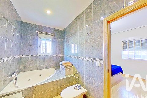 Casa in vendita a Dolores, Alicante, Spagna 3 camere da letto, 218.9 mq. N° 173062 - foto 8