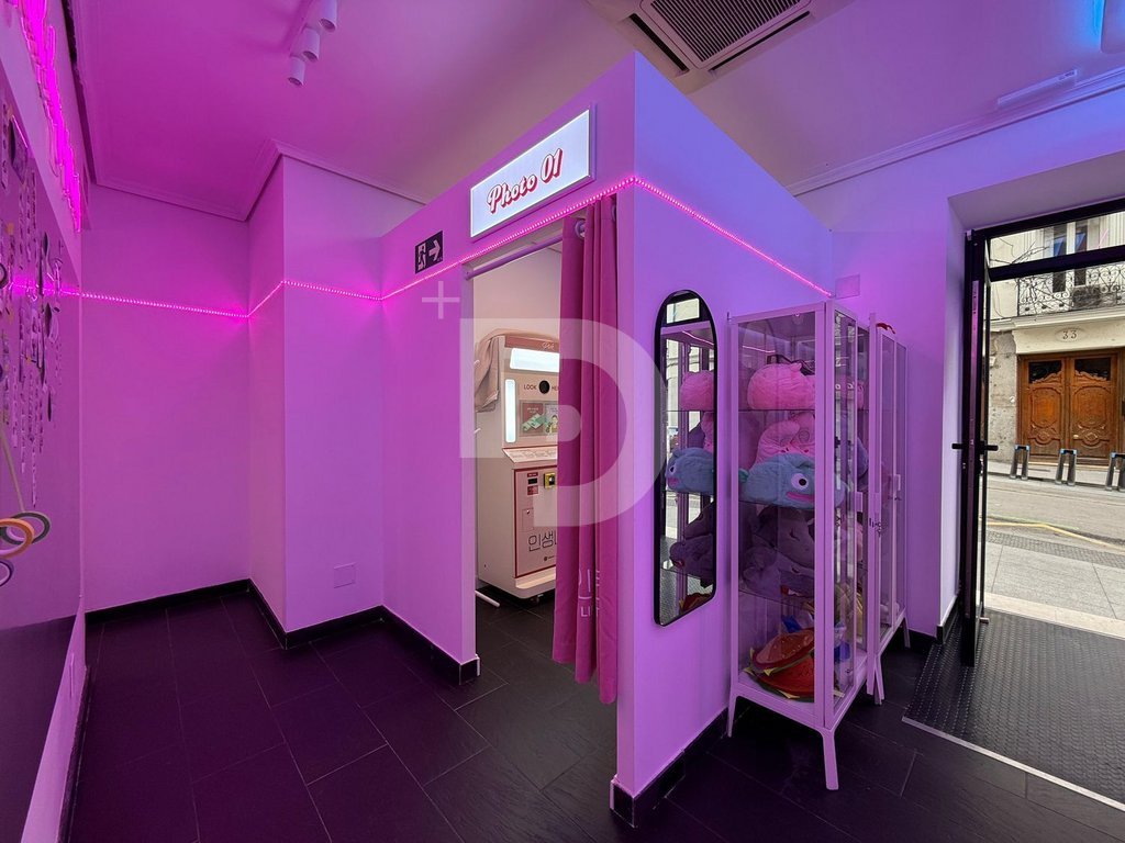 Retail store in Spagna 72 mq. N° 151877