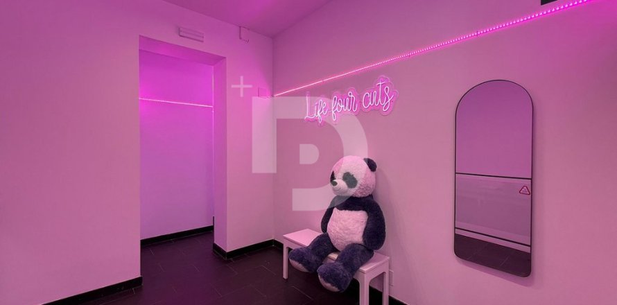 Retail store in Spain 72 sq.m. No. 151877