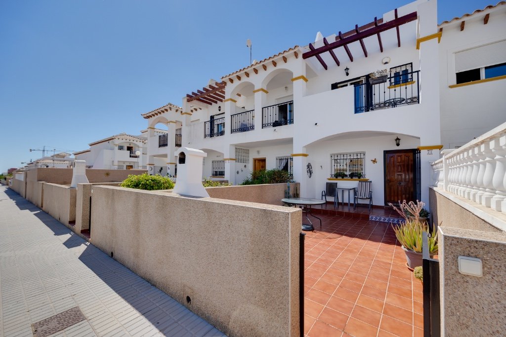 Casa adosada en Punta Prima, Alicante, España 2 dormitorios, 73 m2 No. 143995