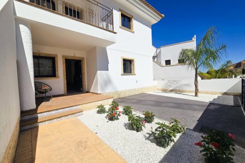 Bungalow en Alicante, España 3 dormitorios, 78 m2 No. 143998