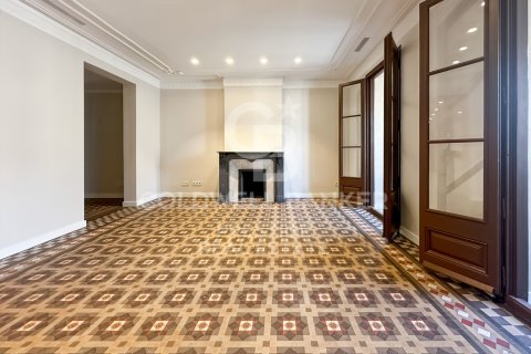 Apartamento en venta en Barcelona, España 3 dormitorios, 160 m2 No. 159960 - foto 2