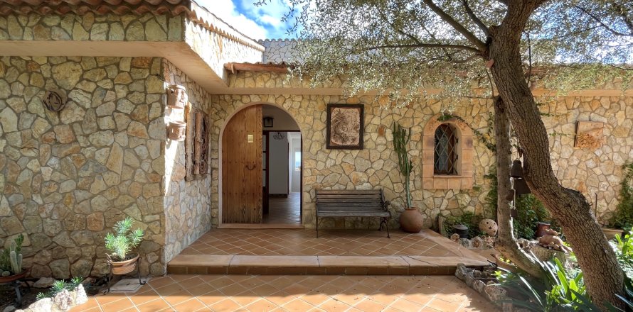 Finca Palmanyola, Mallorca, Spānijā 3 istabas, 240 m2 Nr. 172044