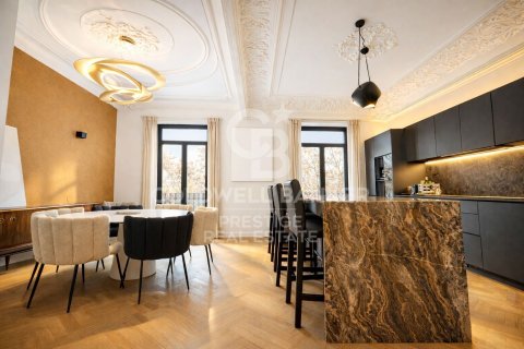 Apartment à Barcelona, Espagne 4 chambres, 134 m2 No. 157149