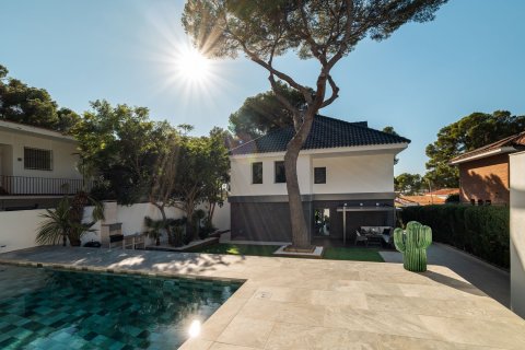 Сasa en venta en Castelldefels, Barcelona, España 5 dormitorios, 331 m2 No. 164801 - foto 19