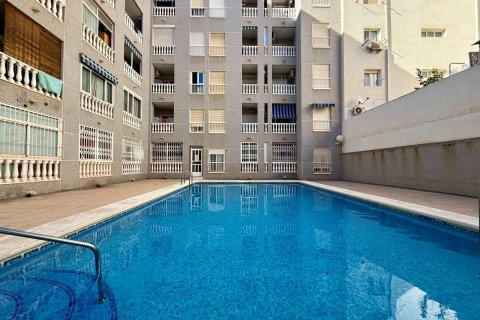 Apartment in Torrevieja, Alicante, Spain 2 bedrooms, 56 sq.m. No. 196293