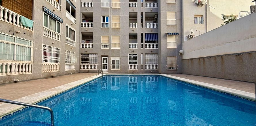 Apartment in Torrevieja, Alicante, Spain 2 bedrooms, 56 sq.m. No. 196293