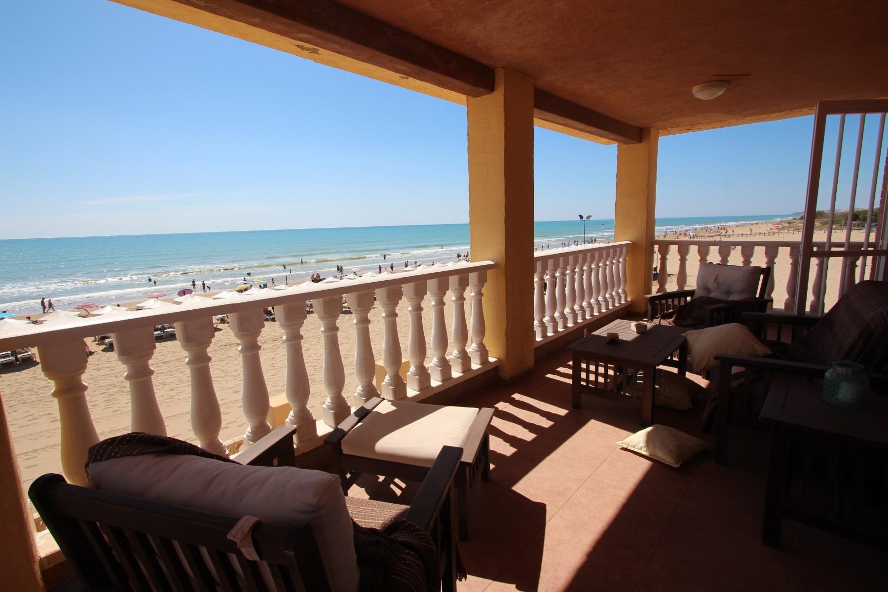 Villa in Guardamar del Segura, Alicante, Spain 7 bedrooms, 260 sq.m. No. 80213