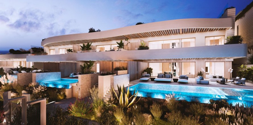 Bungalow in Marbella, Malaga, Spain 3 bedrooms, 416 sq.m. No. 169088