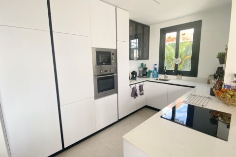 Villa for sale Polop, Alicante, Spain 5 bedrooms, 240 sq.m. No. 113901 - photo 8