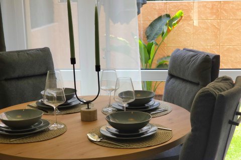 Bungalow for sale in Torrevieja, Alicante, Spain 3 bedrooms, 105 sq.m. No. 193138 - photo 4