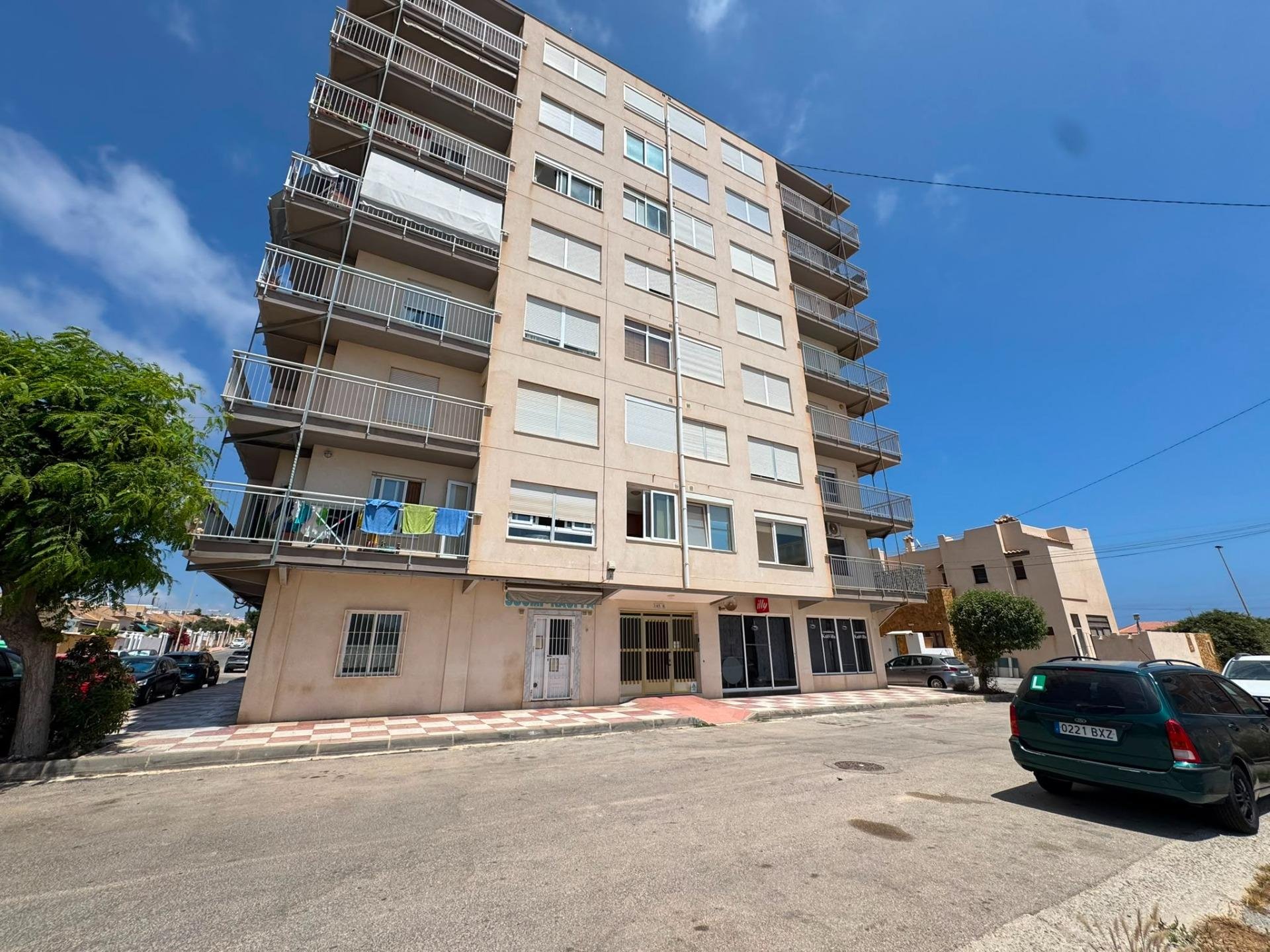 Apartment in Torrevieja, Alicante, Spain 2 bedrooms, 81 sq.m. No. 193141