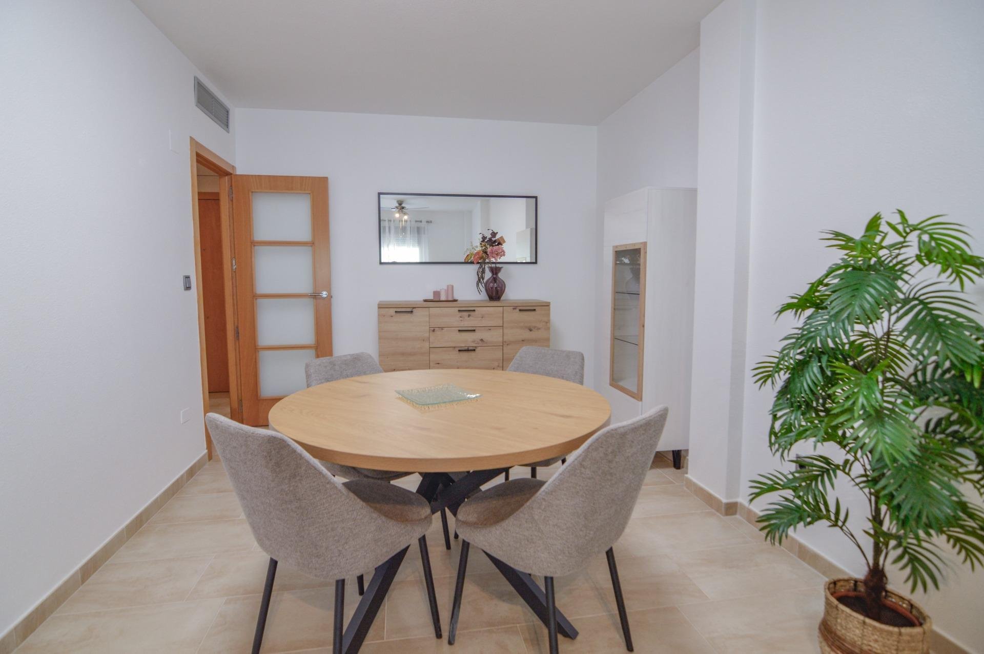 Huoneisto Torrevieja, Alicante, Espanja 2 makuuhuonetta, 75 m2 No. 193137