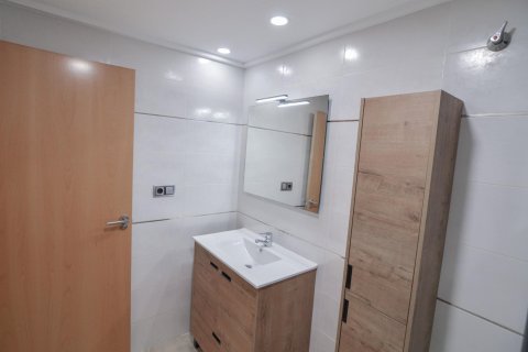 Продажа квартиры в Торревьеха, Аликанте, Испания 2 спальни, 75м2 №193137 - фото 18