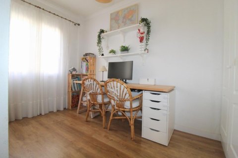 Huoneisto myytävänä Torrevieja, Alicante, Espanja, 3 makuuhuonetta, 84 m2 No. 146160 - kuva 29