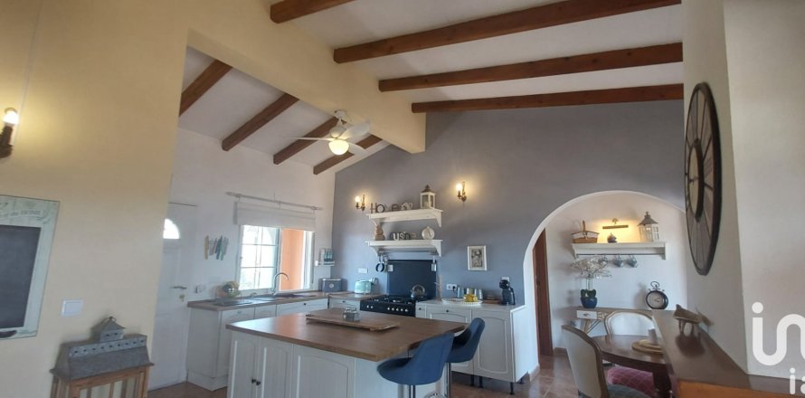 Māja Dolores, Alicante, Spānijā 3 istabas, 239 m2 Nr. 153585