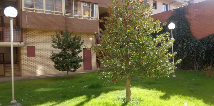 Сasa en Trobajo del Camino, León, España 3 dormitorios, 120 m2 No. 153582