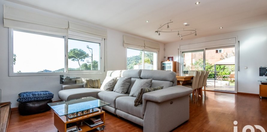 Дом в Матадепера, Барселона, Испания 4 спальни, 441м2 №153583