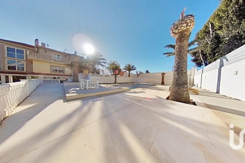 Сasa en venta en Novelda, Alicante, España 5 dormitorios, 483.18 m2 No. 153584 - foto 2
