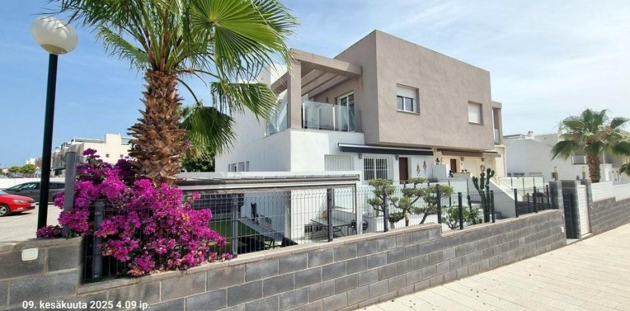Villa Torrevieja, Alicante, Spanien 3 Schlafzimmer, 164 m2 Nr. 137651