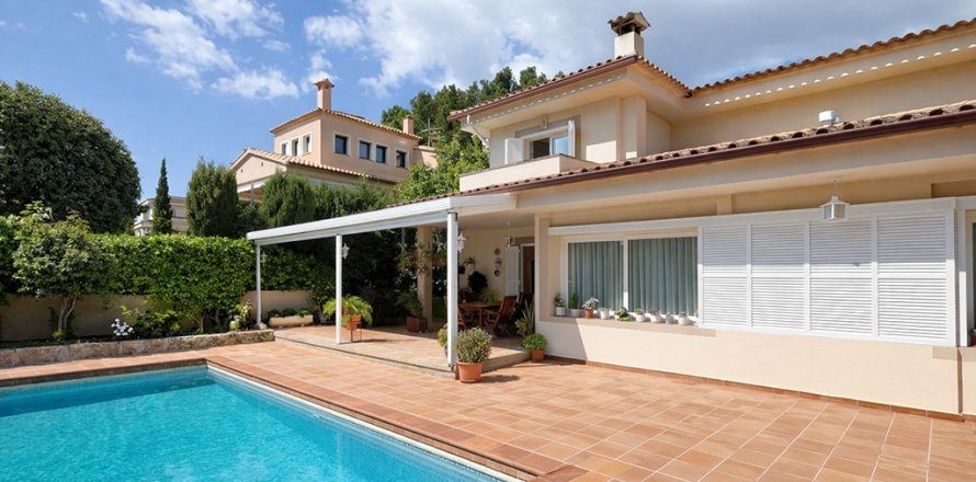 Villa in Palma de Majorca, Mallorca, Spain 5 bedrooms, 222 sq.m. No. 179854
