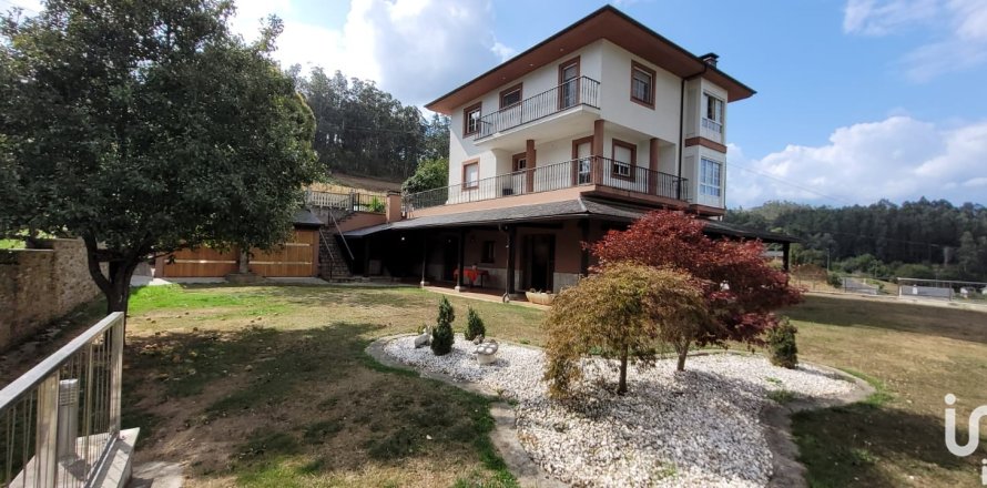 Hus i Trabada, Lugo, Spanien 6 sovrum, 333 kvm. Nr. 153153