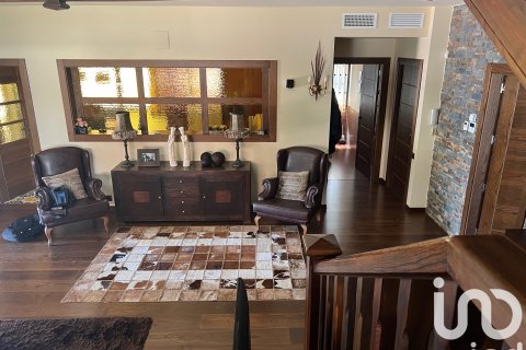 Huoneisto myytävänä Petrer, Alicante, Espanja, 3 makuuhuonetta, 388 m2 No. 153156 - kuva 2