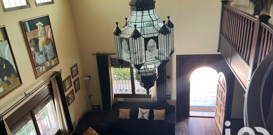 Huoneisto Petrer, Alicante, Espanja 3 makuuhuonetta, 388 m2 No. 153156