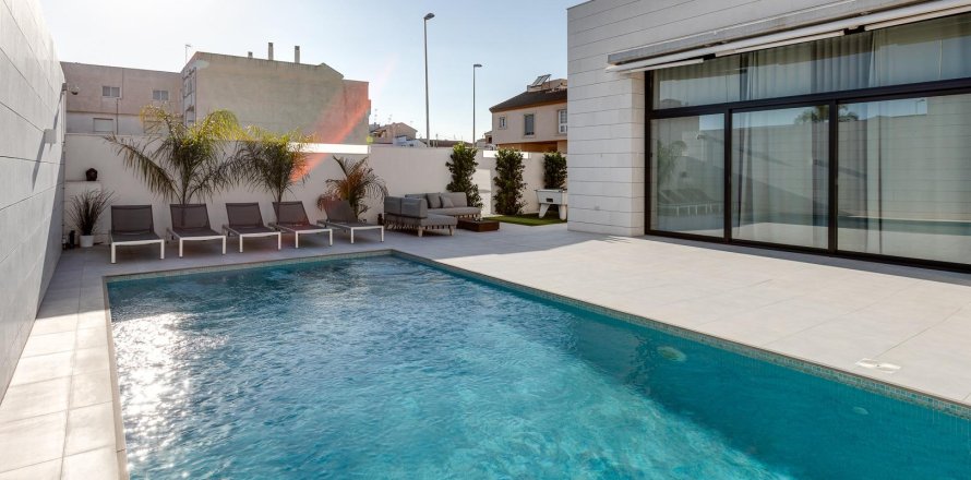 Villa a Pilar de la Horadada, Alicante, Spagna 3 camere da letto, 111 mq. N° 142627