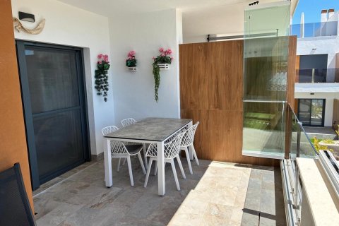 Apartamento en venta en Pilar de la Horadada, Alicante, España 2 dormitorios, 75 m2 No. 189700 - foto 5