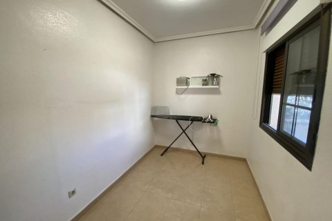 Kaupunkipientalo myytävänä Alicante, Espanja, 3 makuuhuonetta, 115 m2 No. 183794 - kuva 9