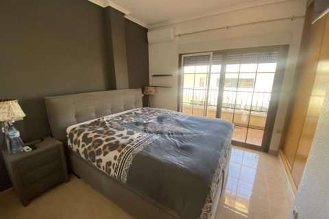 Kaupunkipientalo myytävänä Alicante, Espanja, 3 makuuhuonetta, 115 m2 No. 183794 - kuva 14