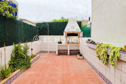 Bungalow for sale in Guardamar del Segura, Alicante, Spain 2 bedrooms, 49 sq.m. No. 183793 - photo 2