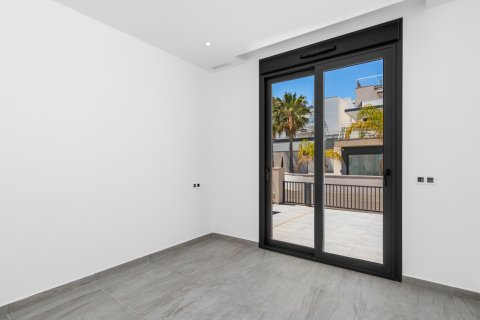 Villa till salu San Miguel de Salinas, Alicante, Spanien 5 sovrum, 236 kvm. Nr. 115328 - foto 23