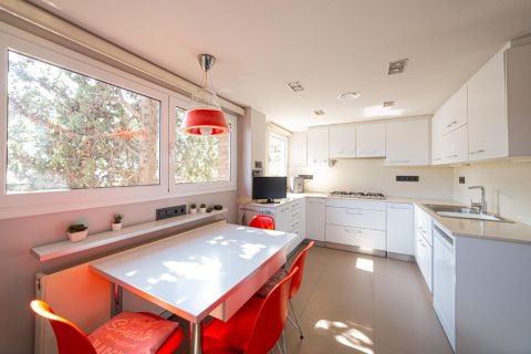 Lägenhet till salu i Barcelona, Spanien 4 sovrum, 205 kvm. Nr. 140920 - foto 4