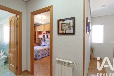 Apartament w Meco, Madrid, Hiszpania 5 sypialni, 382 mkw. nr 173106 – zdjęcie 26