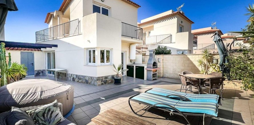 Villa in La Nucia, Alicante, Spain 2 bedrooms, 106 sq.m. No. 180653