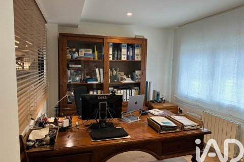 Talo vuokrattavana Arenys de Mar, Barcelona, Espanja, 3 makuuhuonetta, 162 m2 No. 154276 - kuva 13