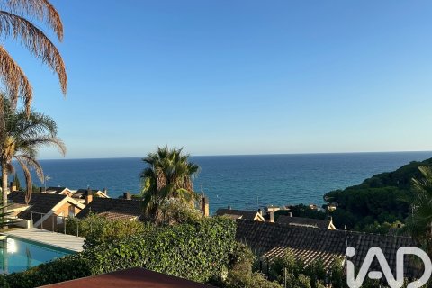 Talo Arenys de Mar, Barcelona, Espanja 3 makuuhuonetta, 162 m2 No. 154276