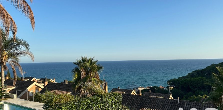 Talo Arenys de Mar, Barcelona, Espanja 3 makuuhuonetta, 162 m2 No. 154276