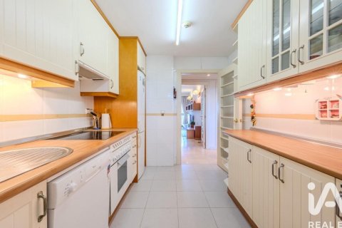 Huoneisto vuokrattavana Benidorm, Alicante, Espanja, 2 makuuhuonetta, 110 m2 No. 154275 - kuva 8