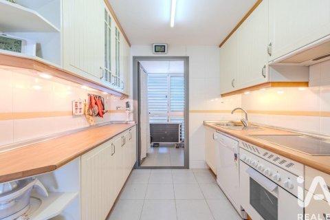 Huoneisto vuokrattavana Benidorm, Alicante, Espanja, 2 makuuhuonetta, 110 m2 No. 154275 - kuva 6