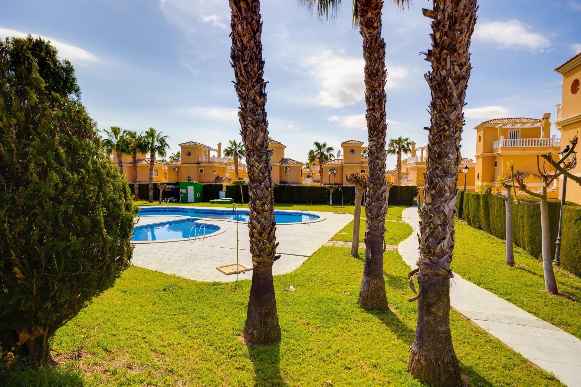 Villa a Algorfa, Alicante, Spagna 3 camere da letto, 103 mq. N° 178174