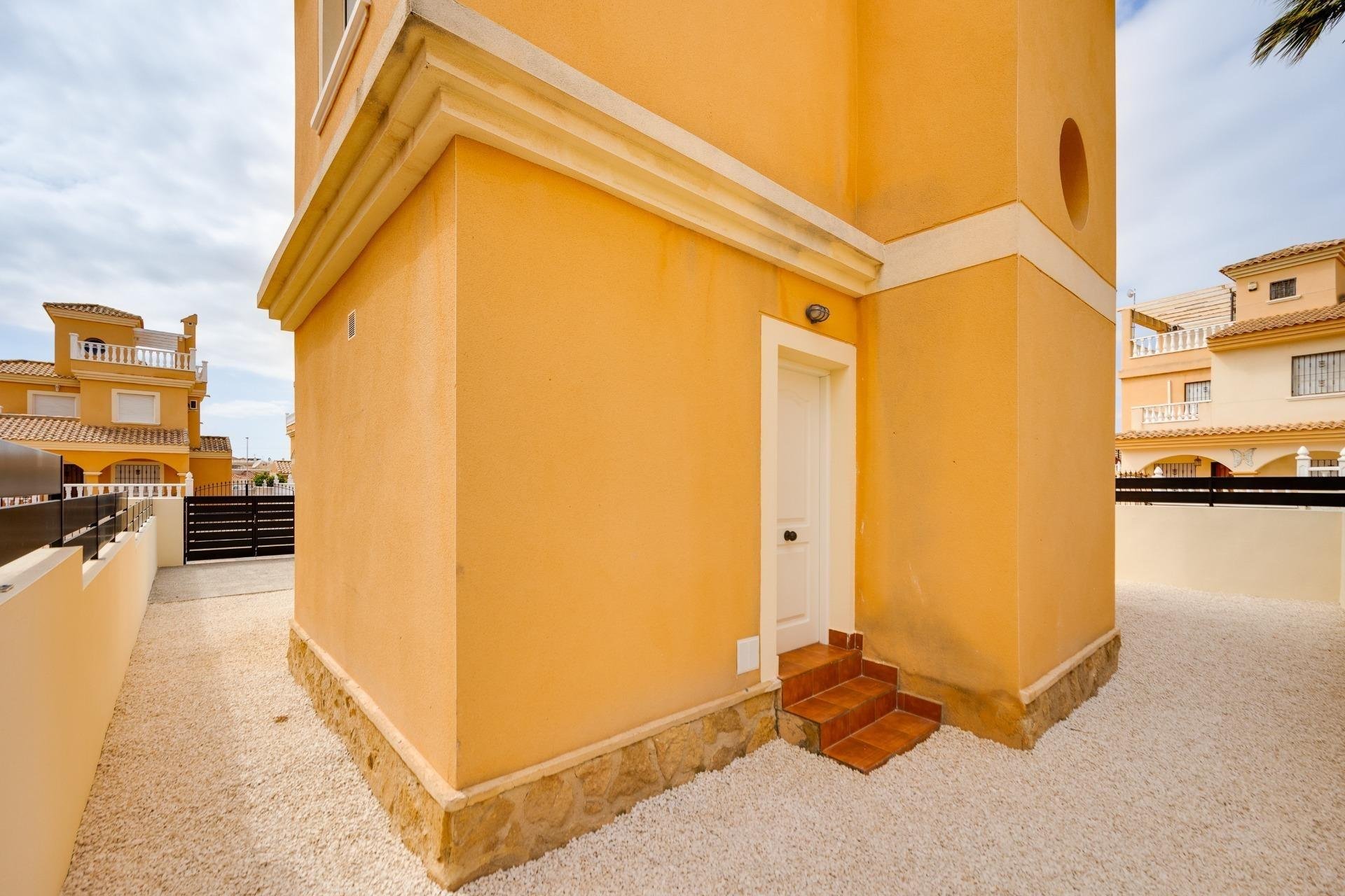 Villa a Algorfa, Alicante, Spagna 3 camere da letto, 103 mq. N° 178174