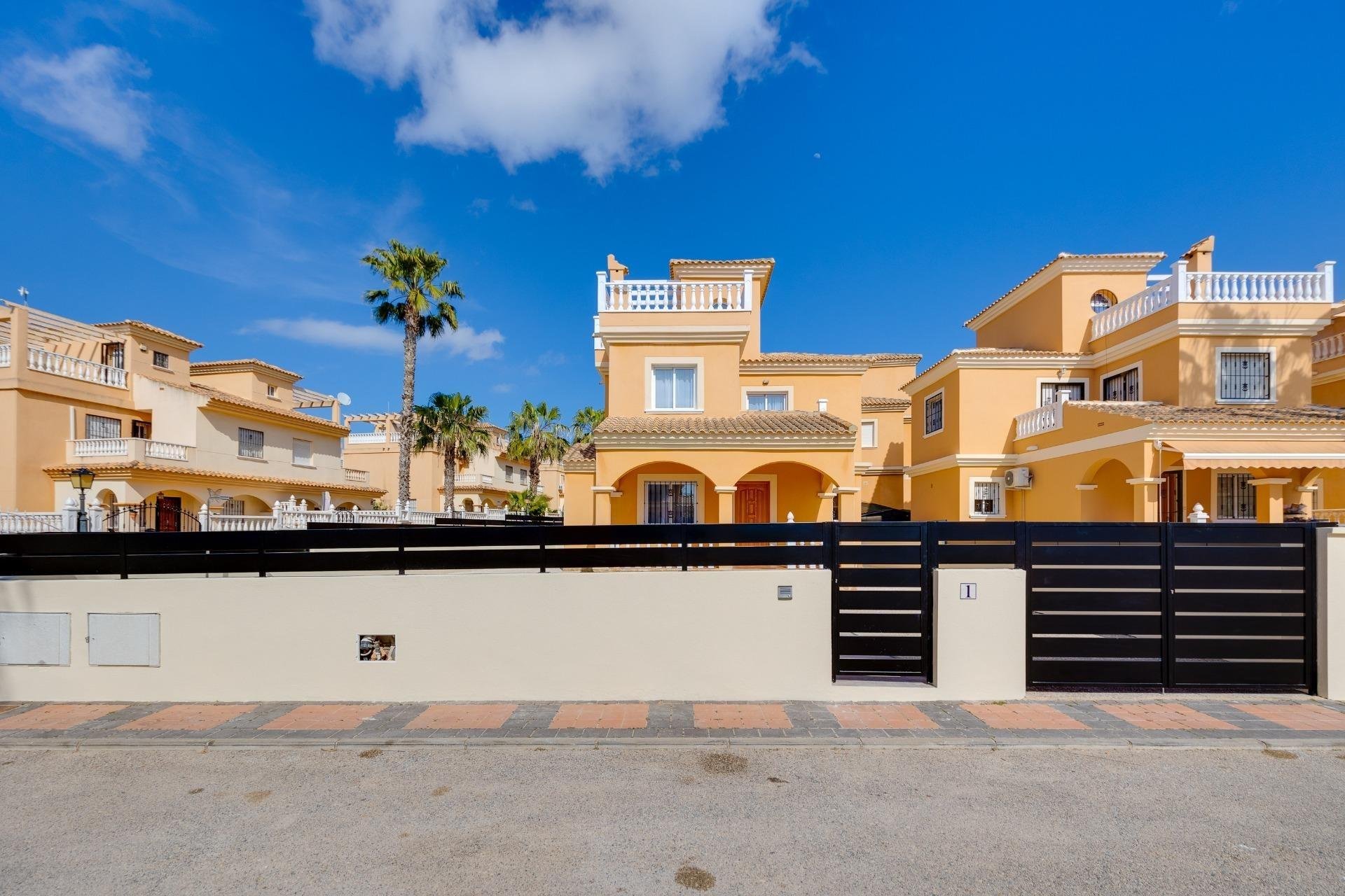 Villa a Algorfa, Alicante, Spagna 3 camere da letto, 103 mq. N° 178174