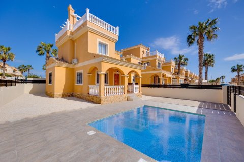 Villa a Algorfa, Alicante, Spagna 3 camere da letto, 103 mq. N° 178174