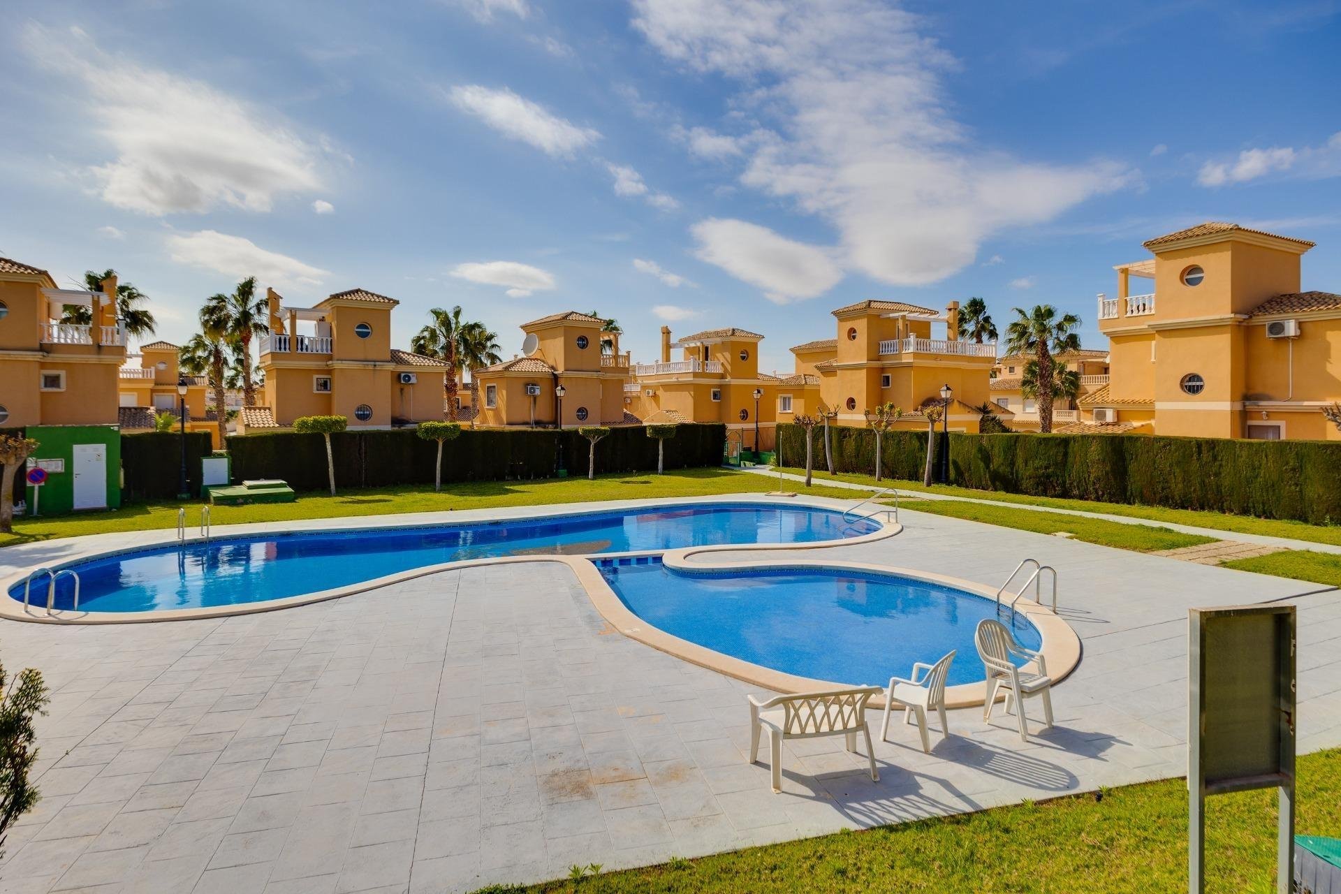 Villa a Algorfa, Alicante, Spagna 3 camere da letto, 103 mq. N° 178174